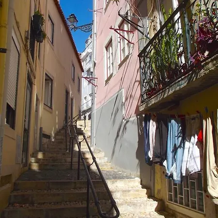 Cosy Flat In Historic Downtown Lizbona